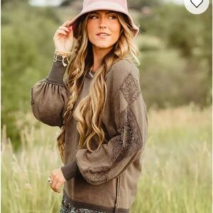 Gimmicks by BKE Crochet Applique Pullover